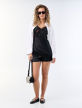 Short in raso con bordi in pizzo