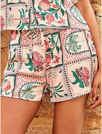 Short in satin con stampa mosaico floreale tropicale