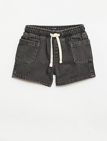Short in twill con tasche applicate