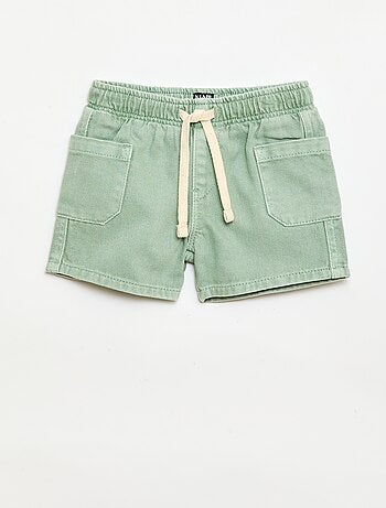 Short in twill con tasche applicate