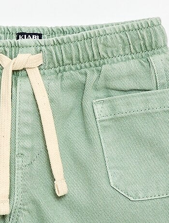 Short in twill con tasche applicate