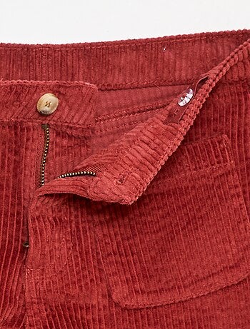 Short in velluto a coste con 2 tasche applicate