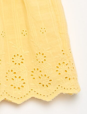 Short tinta unita con ricami sangallo