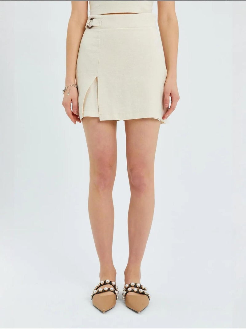 Shorts a vita alta con portafoglio sul davanti, cintura e dettaglio con spacco mixray Crema - Kiabi
