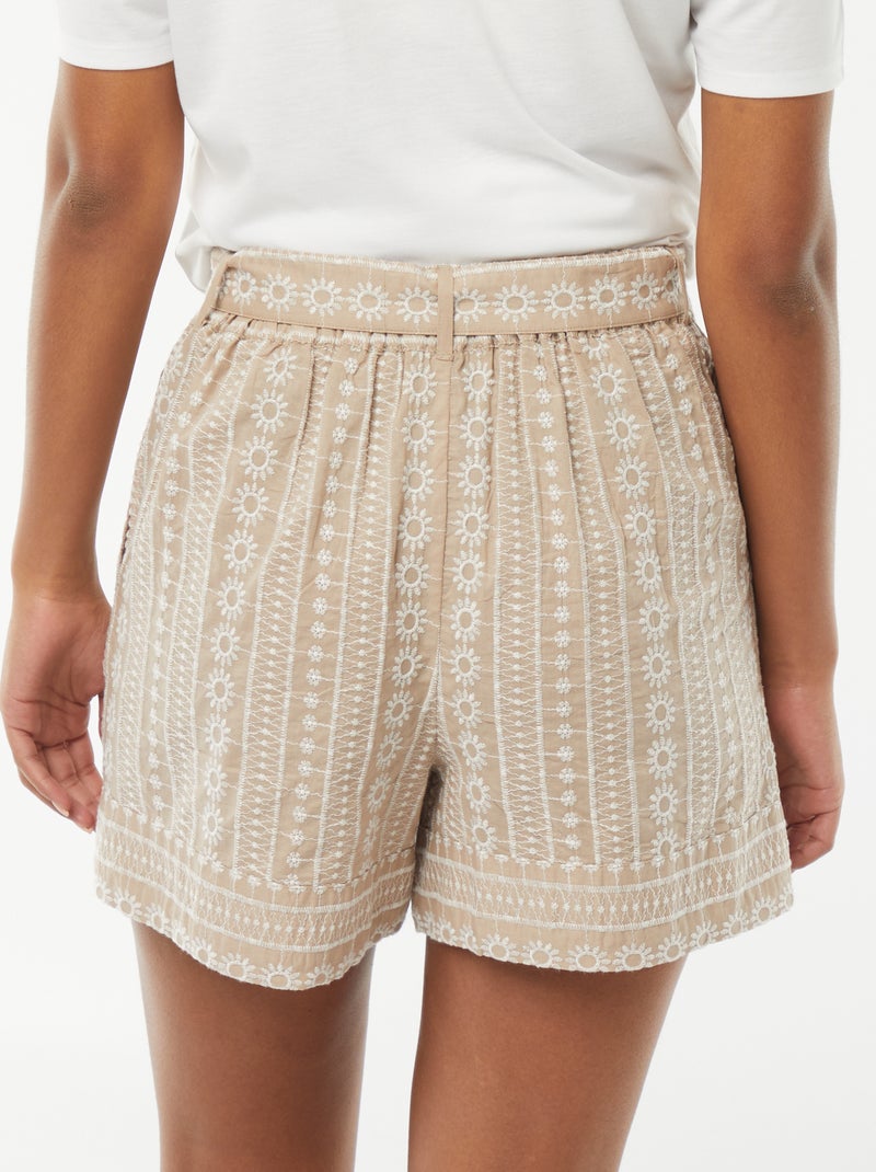 Shorts con cintura e motivi ricamati Beige - Kiabi