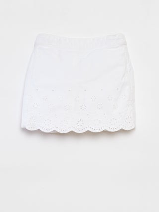Shorts effetto gonna in denim con ricami a punto inglese