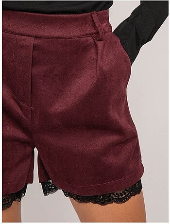 Shorts effetto suede con bordo in pizzo xabara