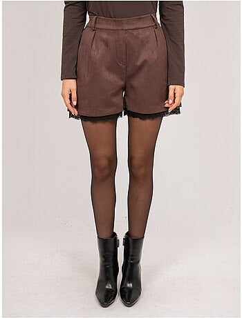 Shorts effetto suede con bordo in pizzo xabara