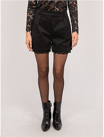 Shorts effetto suede con bordo in pizzo xabara
