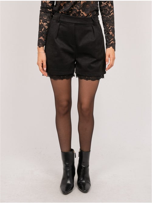 Shorts effetto suede con bordo in pizzo xabara - Kiabi Shorts effetto suede con bordo in pizzo xabara - Kiabi