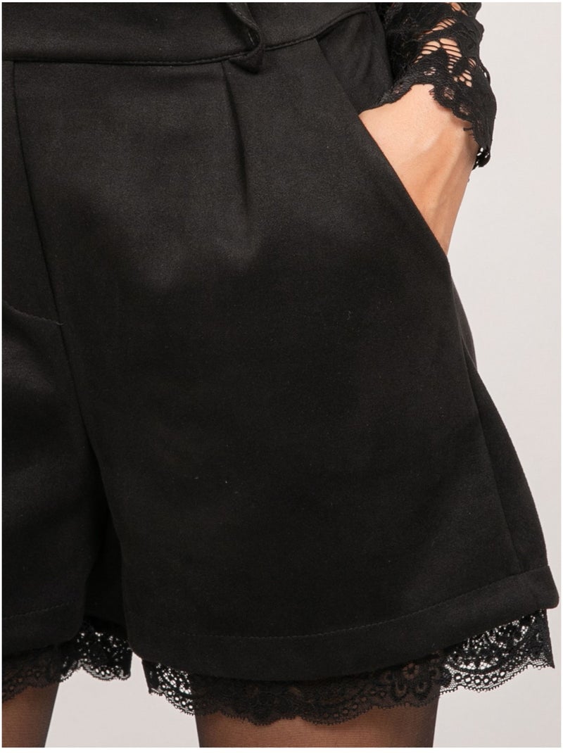 Shorts effetto suede con bordo in pizzo xabara Nero - Kiabi
