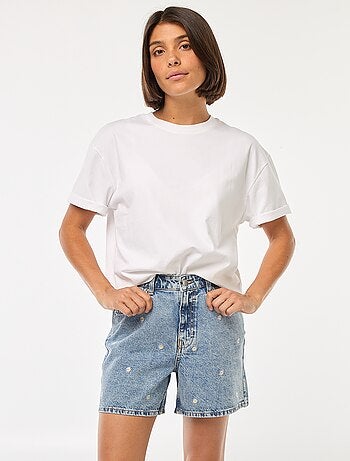Shorts in jeans con ricami a fiori