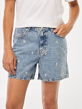 Shorts in jeans con ricami a fiori