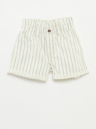 Shorts in jeans con risvolti sul fondo