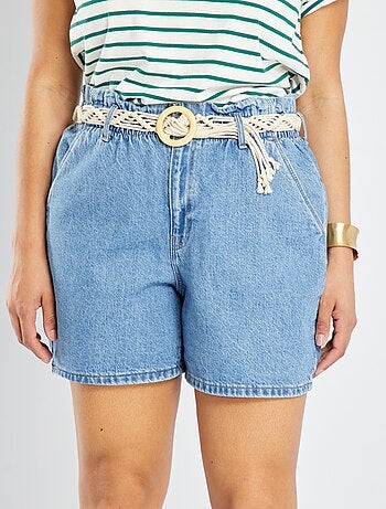 Outfit pantaloncini jeans: 5 look da copiare nel 2021