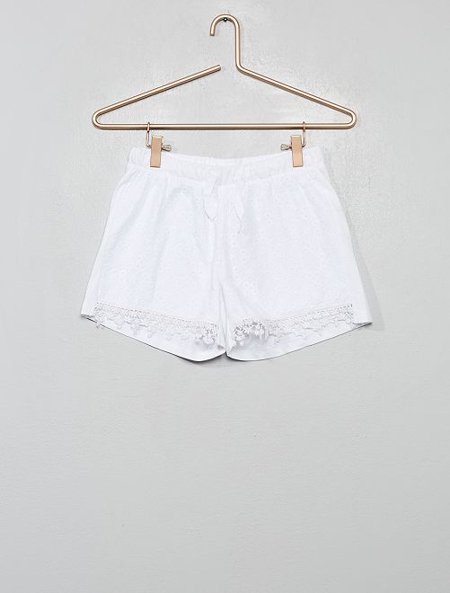 Shorts ricamati a punto inglese - bianco - Kiabi - 12.00€