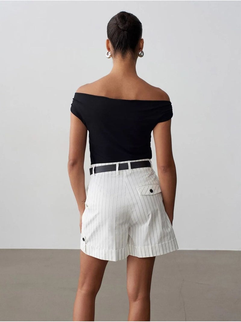 Shorts sartoriali a righe a vita alta con cintura dilvin Bianco sporco - Kiabi