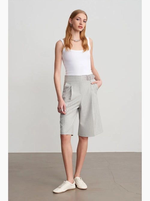 Shorts sartoriali a righe a vita alta con cintura dilvin - Kiabi Shorts sartoriali a righe a vita alta con cintura dilvin - Kiabi
