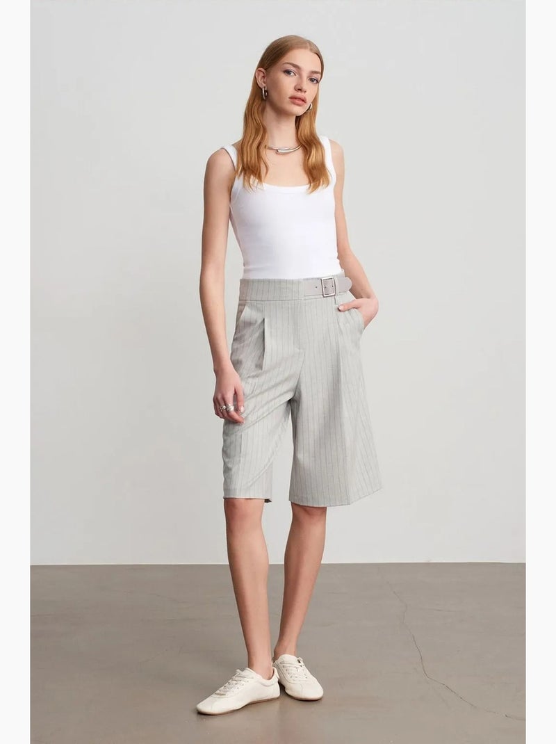 Shorts sartoriali a righe a vita alta con cintura dilvin Grigio chiaro - Kiabi