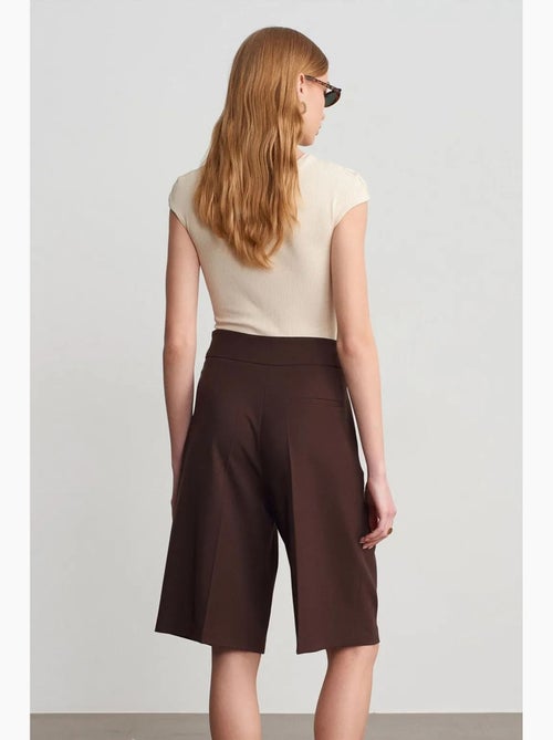 Shorts sartoriali a vita alta a gamba ampia con cintura dilvin - Kiabi Shorts sartoriali a vita alta a gamba ampia con cintura dilvin - Kiabi