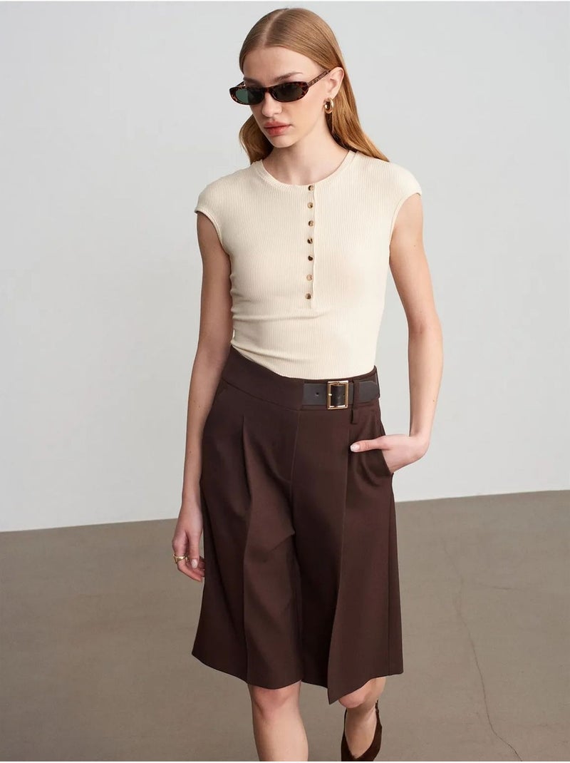 Shorts sartoriali a vita alta a gamba ampia con cintura dilvin Marrone cioccolato - Kiabi