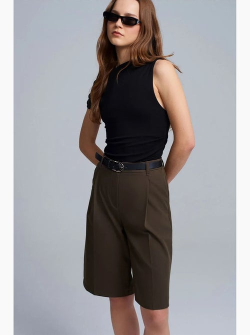 Shorts sartoriali a vita alta a gamba ampia dilvin - Kiabi Shorts sartoriali a vita alta a gamba ampia dilvin - Kiabi