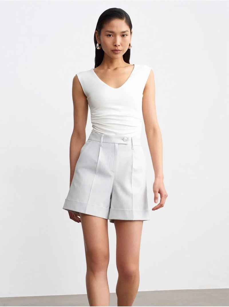 Shorts sartoriali a vita alta in tessuto dilvin Bianco sporco - Kiabi