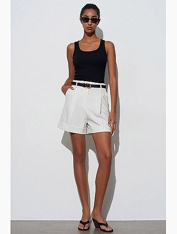 Shorts sartoriali in crêpe a righe a vita alta dilvin