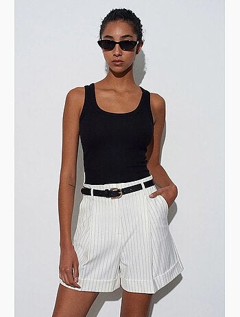 Shorts sartoriali in crêpe a righe a vita alta dilvin