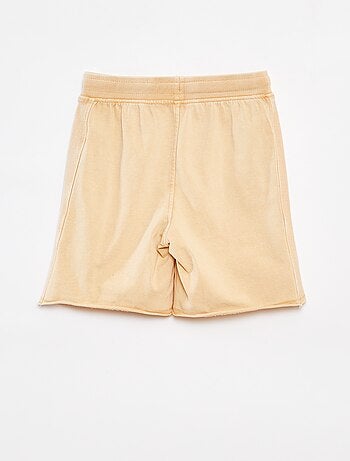 Shorts tinta unita con effetto delavé