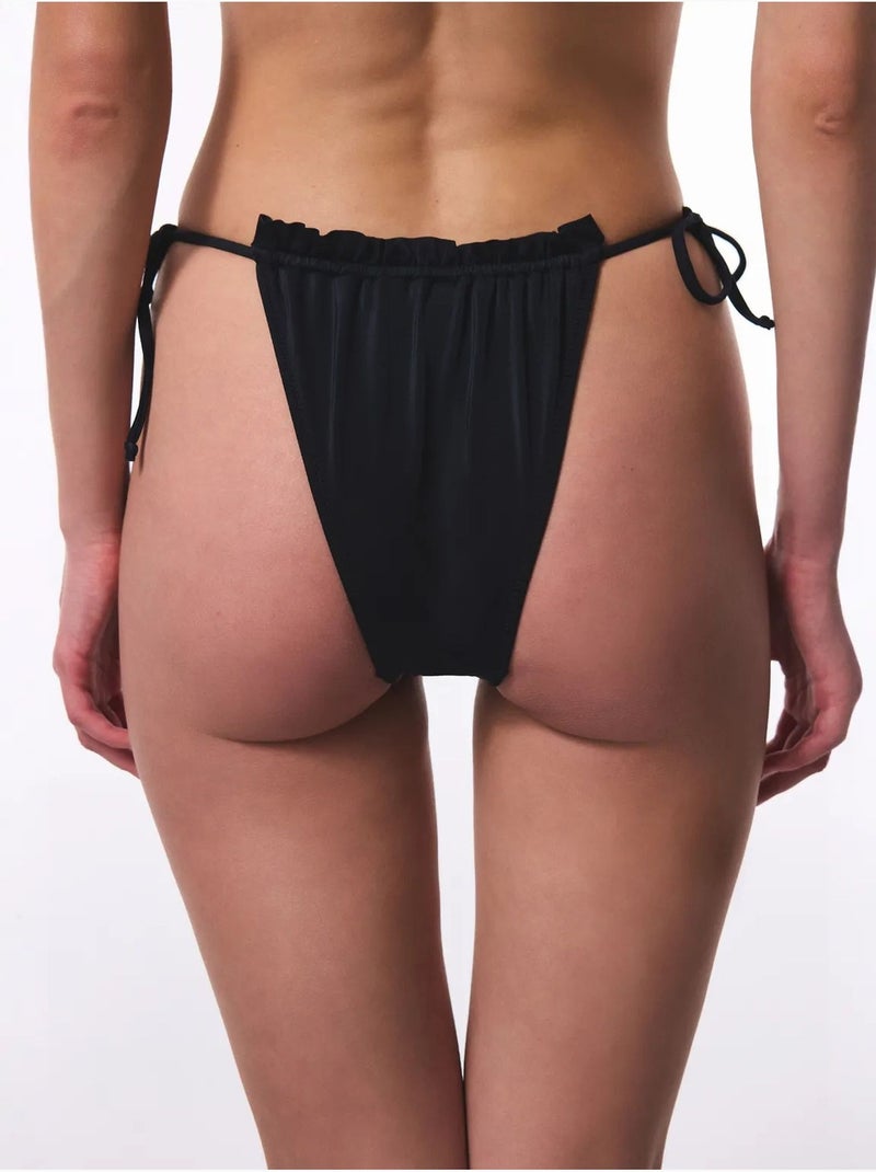 Slip bikini a vita bassa con laccetti super frill penti Nero - Kiabi