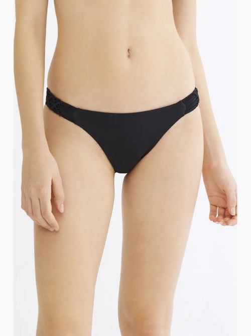 Slip bikini basic con dettagli in macramè sui bordi penti - Kiabi Slip bikini basic con dettagli in macramè sui bordi penti - Kiabi