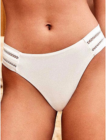Slip bikini con dettaglio traforato sui lati