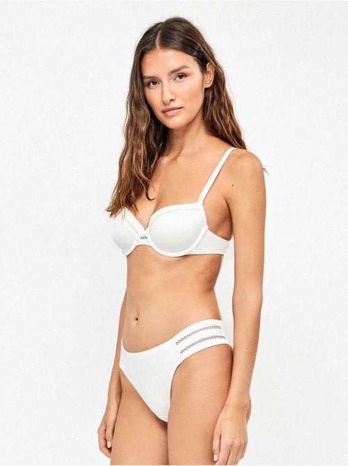 Slip bikini con dettaglio traforato sui lati - Kiabi Slip bikini con dettaglio traforato sui lati - Kiabi