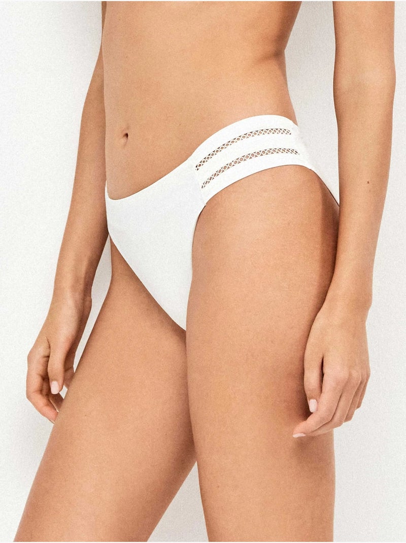 Slip bikini con dettaglio traforato sui lati Avorio - Kiabi