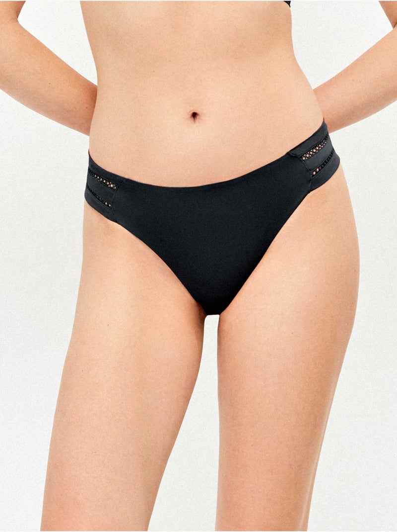 Slip bikini con dettaglio traforato sui lati Nero - Kiabi