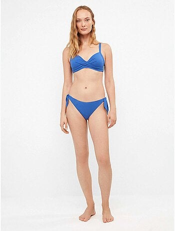 Slip bikini regolabile sui lati