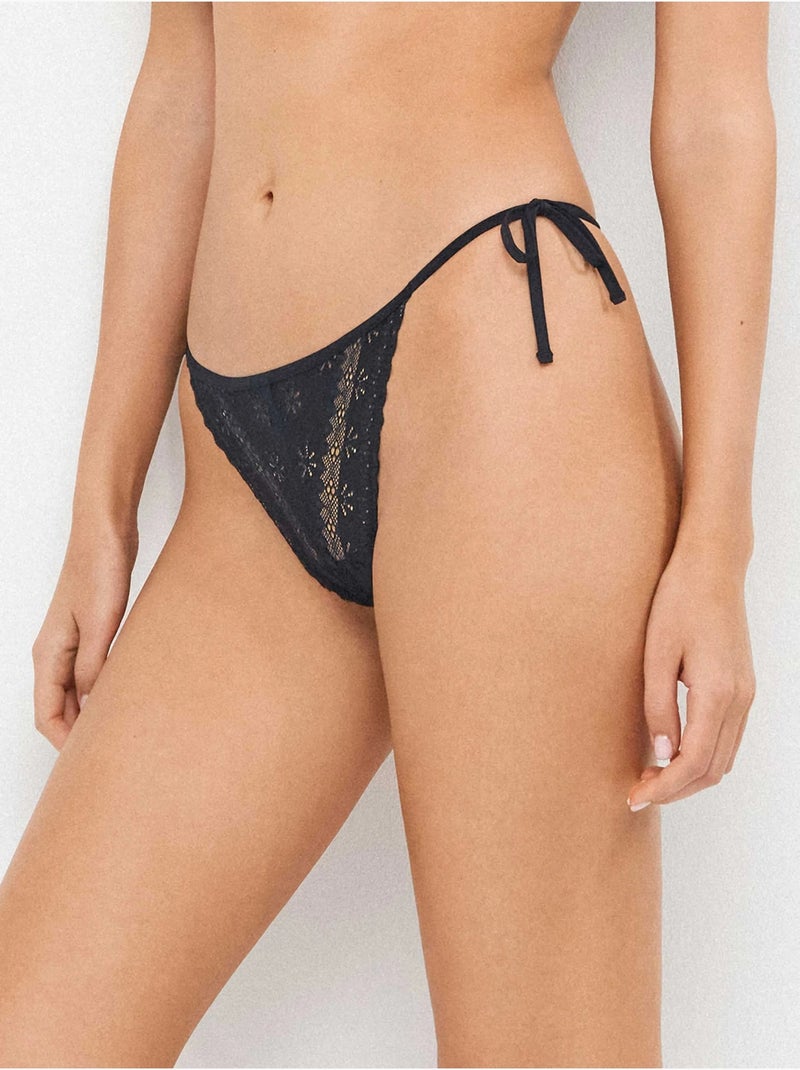Slip brasiliano con fiocchetti in pizzo Nero - Kiabi