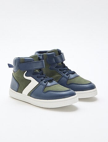 Sneaker alta con velcro in similpelle
