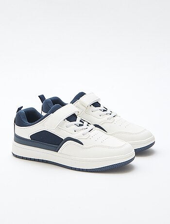 Sneaker basse con strappo a contrasto bicolore