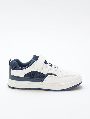 Sneaker basse con strappo a contrasto bicolore