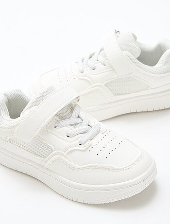 Sneaker basse con strappo tinta unita