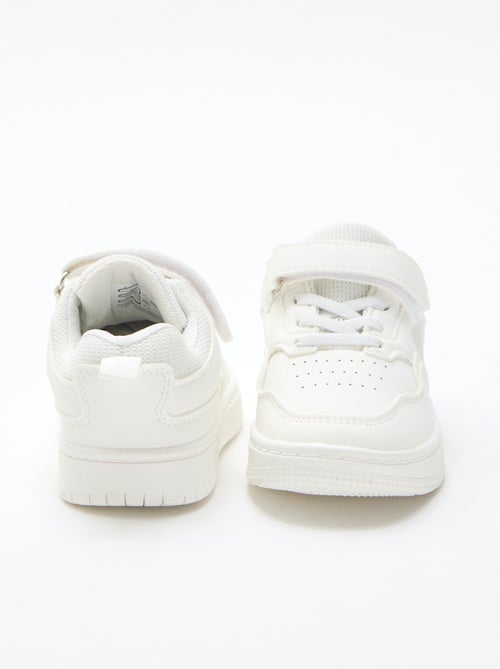 Sneaker basse con strappo tinta unita - Kiabi