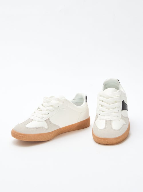 Sneaker basse in suede con inserto a contrasto - Kiabi
