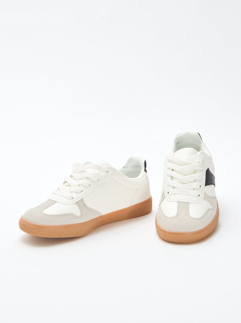 Sneaker basse in suede con inserto a contrasto Bianco - Kiabi