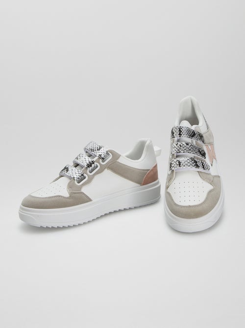 Sneaker con strappi e suola spessa - Kiabi