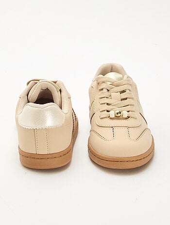 Sneakers alla moda con inserti stampati leopardati