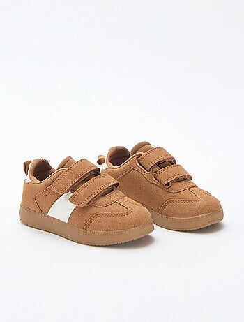 Sneakers basse con apertura a 2 strappi