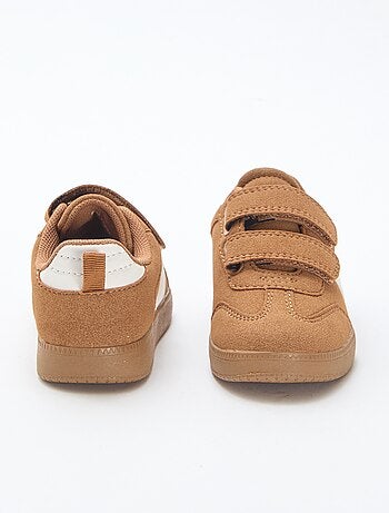 Sneakers basse con apertura a 2 strappi