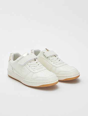 Sneakers basse con apertura a strappo e lacci